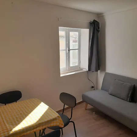 Chiado Carmo Sunny 리스본