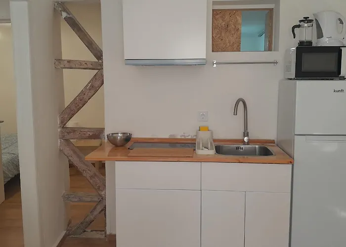 Chiado Carmo Sunny *